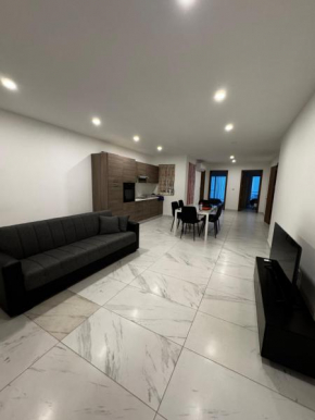 3 bedroom maisonette next to Pacaville